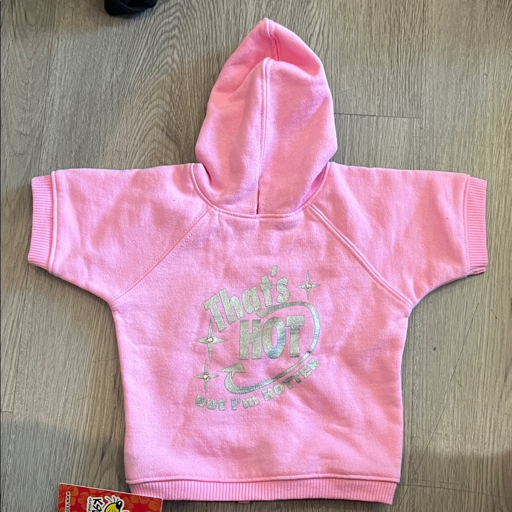Dog Pink Hooded Short-Sleeve Sweatshirt with 'That's Hot' Graphic